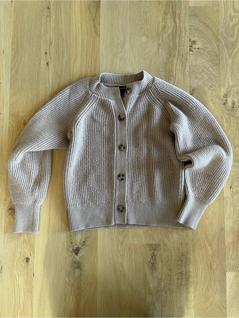 BANANA REPUBLIC Crewneck Button-Front Women’s Sweater Cardigan in Light Taupe